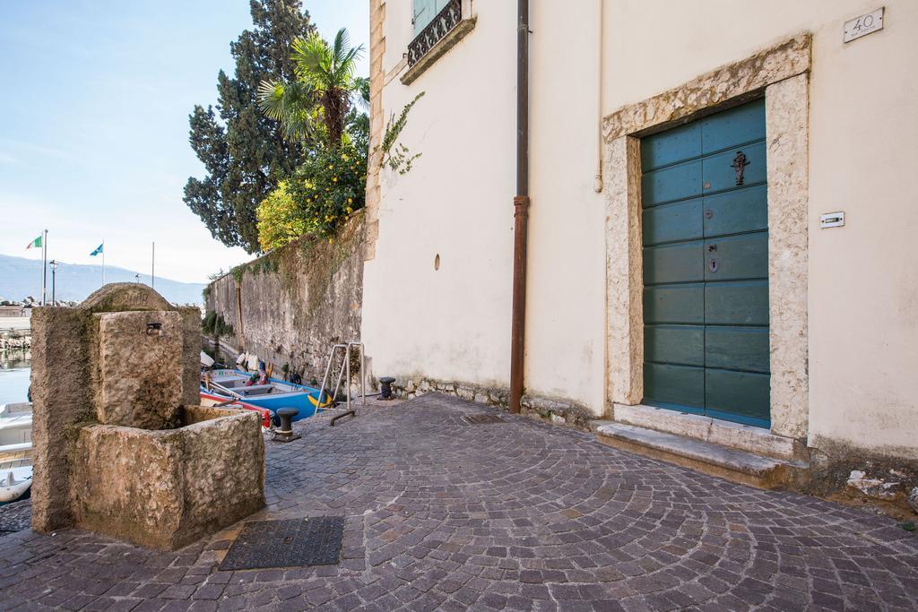 Il Batti Apartment Water Front And Private Beach Toscolano Maderno Eksteriør billede