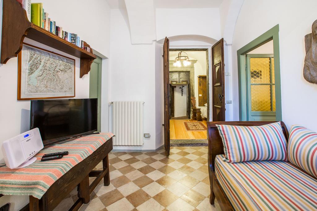Il Batti Apartment Water Front And Private Beach Toscolano Maderno Eksteriør billede
